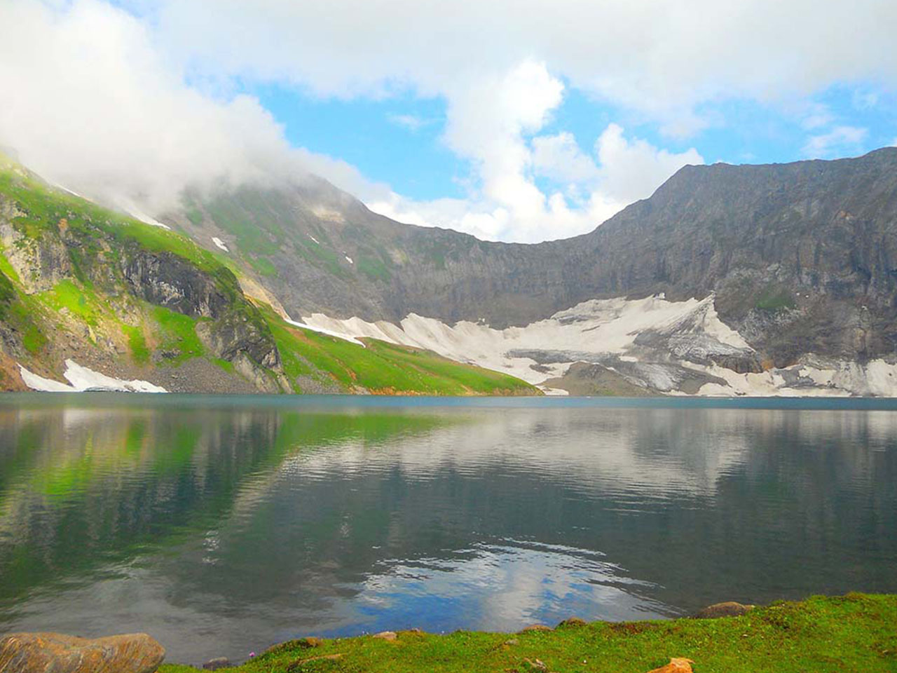 Honeymoon Tour to Ratti Gali Lake