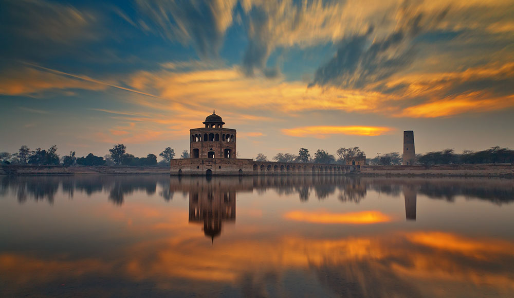Day Excursion To Hiran Minar (from Lahore)
