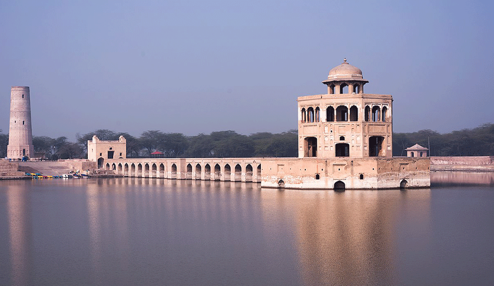 Day Plan: Lahore to Hiran Minar Excursion