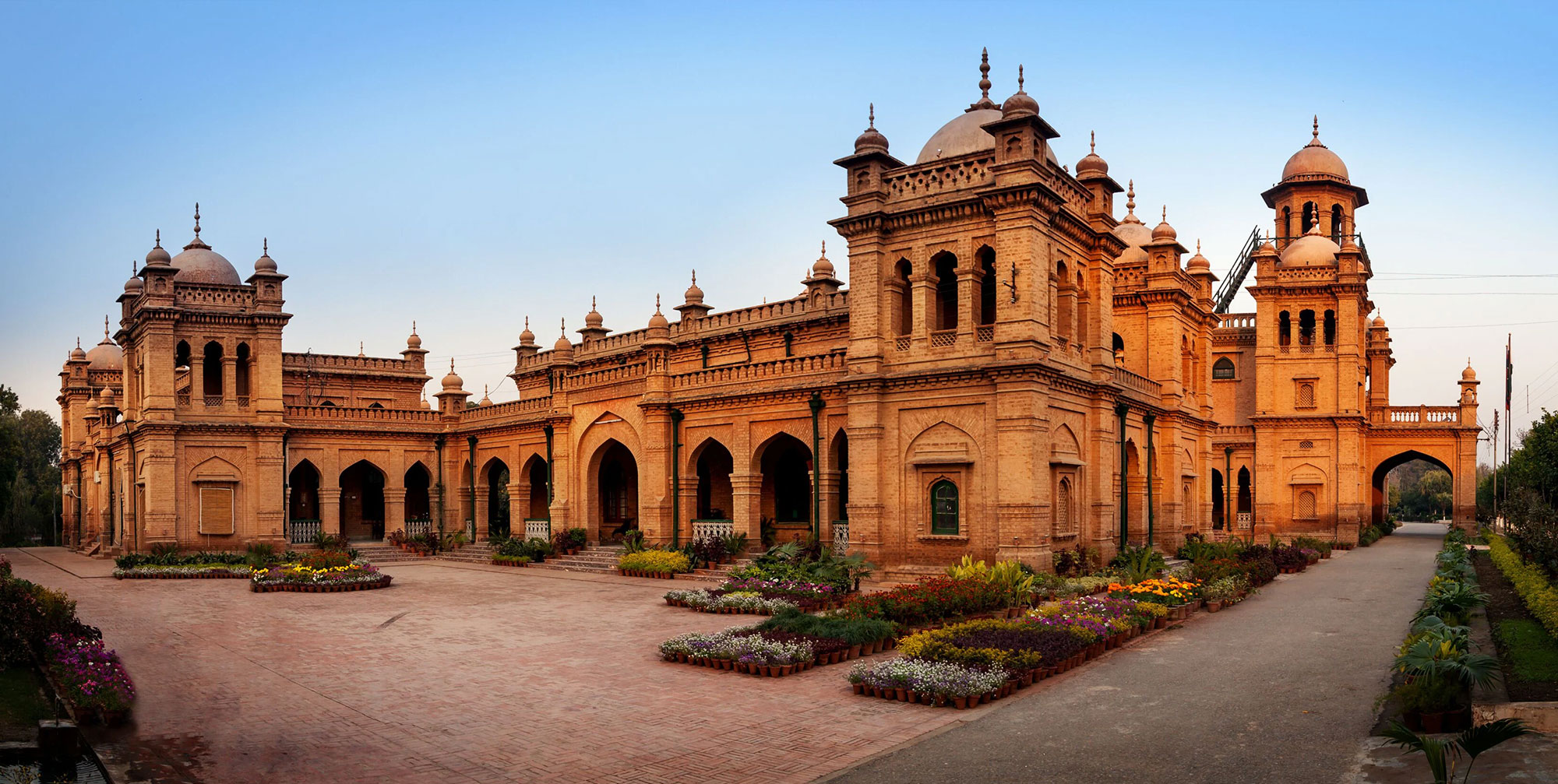 Pakistan Travel Guide for First-Time Visitors